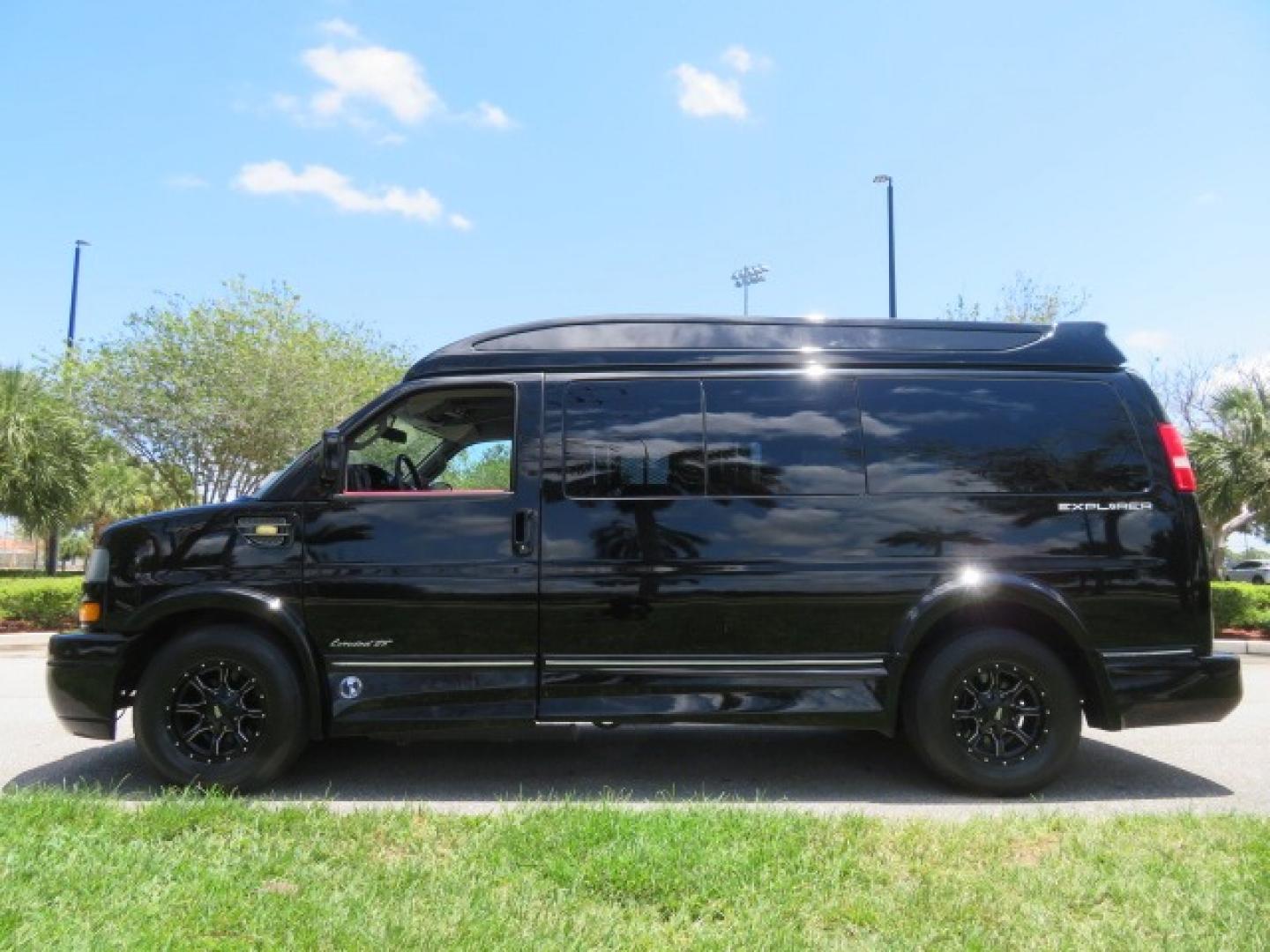 2018 Black /Red GMC Savana G2500 Cargo (1GTW7AFG9J1) with an 6.0L V8 OHV 16V FFV engine, 6A transmission, located at 4301 Oak Circle #19, Boca Raton, FL, 33431, (954) 561-2499, 26.388861, -80.084038 - Photo#10